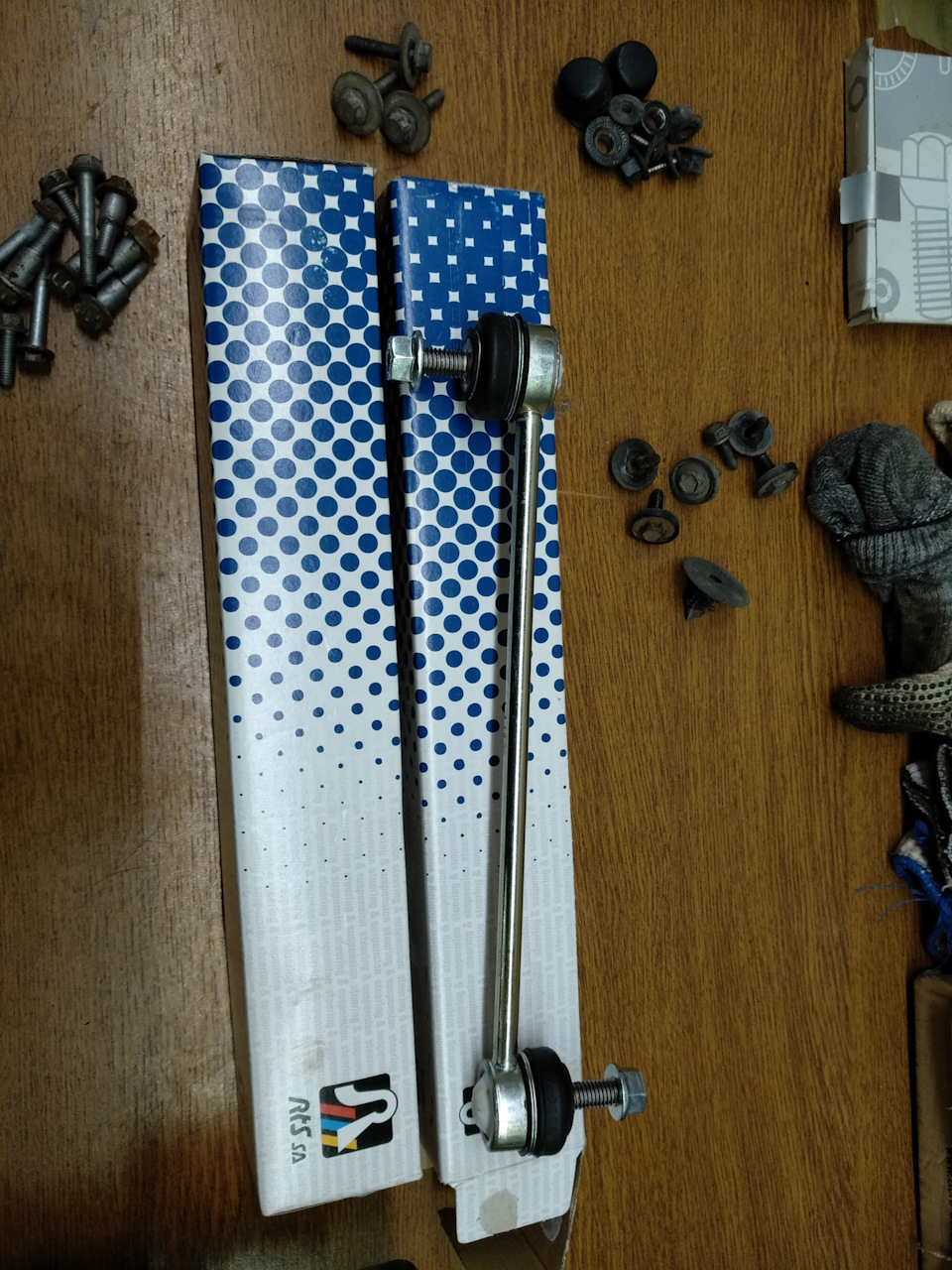 Замена герметика клапанной крышки. Замена тормозной жидкости. Замена ...