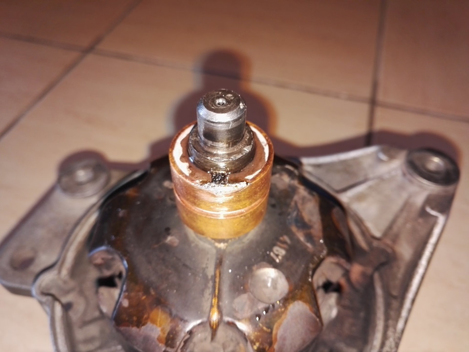 Замена токосъемных колец генератора — Volkswagen Passat B3, 1,8 л, 1992 ...