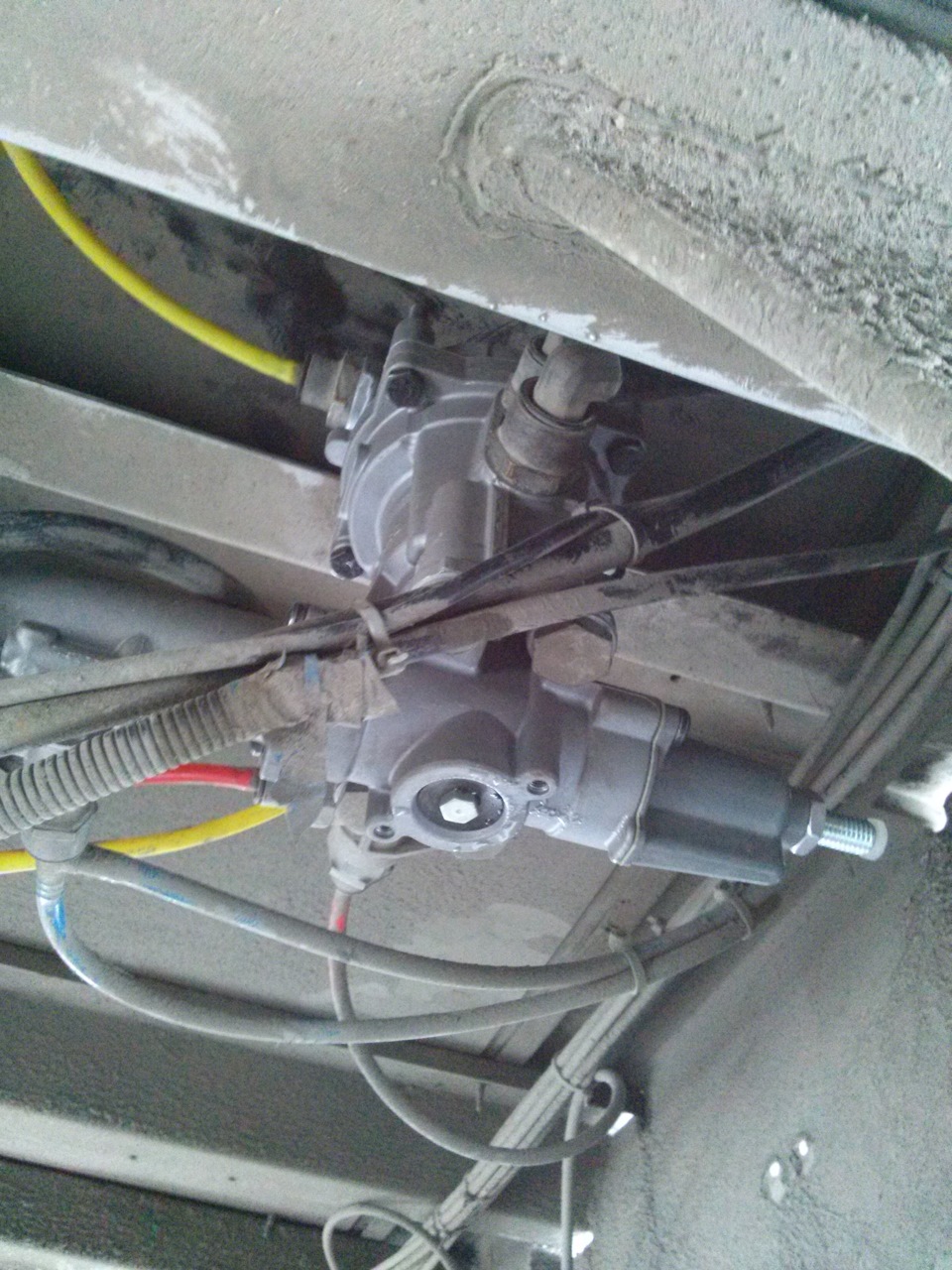 Замена кранов на прицепе. — VOLVO FM GLOBETROTTER, 1,3 л, 2007 года ...