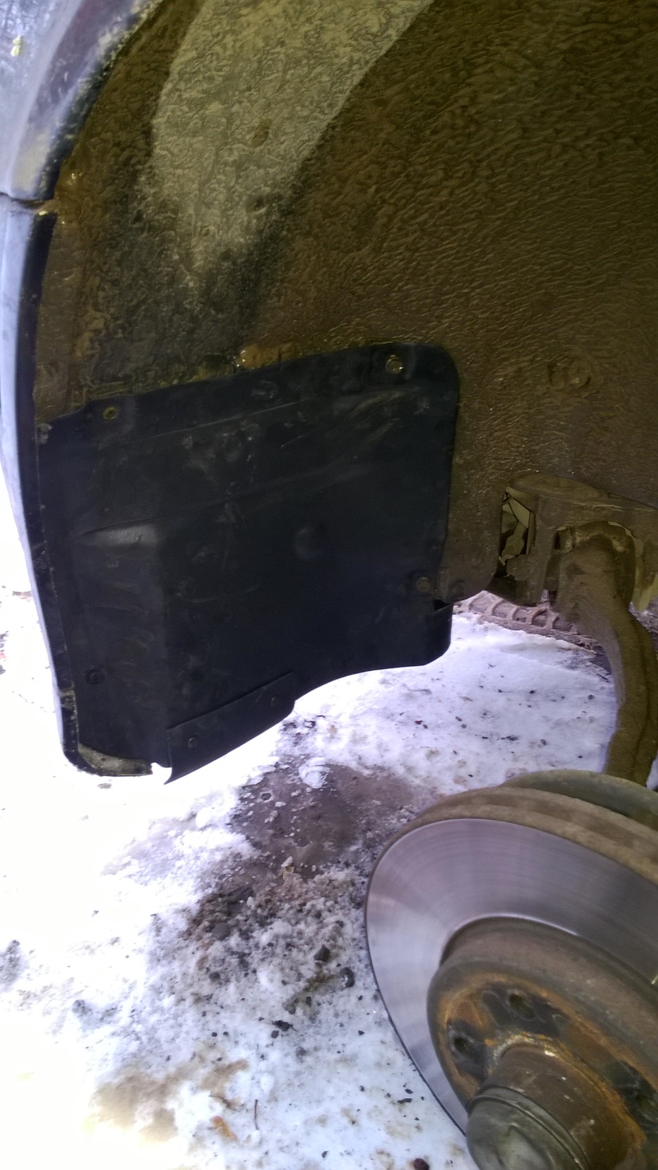 Амортизатор в задней арке форд фьюжн. Локер задний форд фокус 1 универсал. Подкрылки задние фокус 2 универсал. Крепление локеров эвок. Вместо подкрылков.