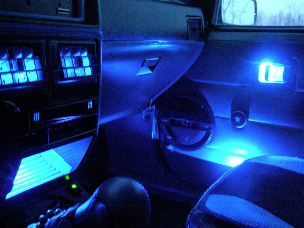 Самодельные подсветки. Golf 2 подсветка салона. Подсветка салона авто своими. Самодельная подсветка салона авто. Выхлоп с подсветкой.