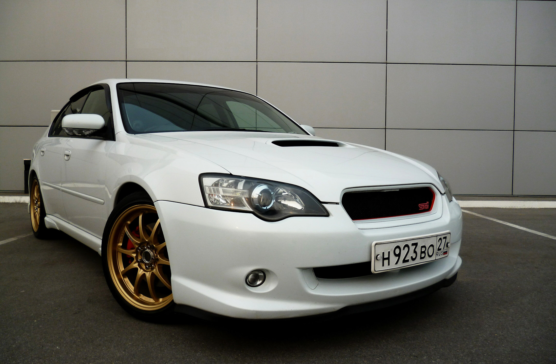 Субару легаси б4. Subaru Legacy b4 2003. Subaru b4 White. Subaru Legacy b4 белый. Субару Легаси б4 белый.