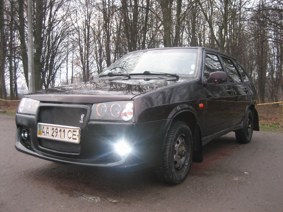 ваз 2109 серая в гараже. ремонтировать девятку. ремонт девятки. ремонт девяток. девятка машина боевая.