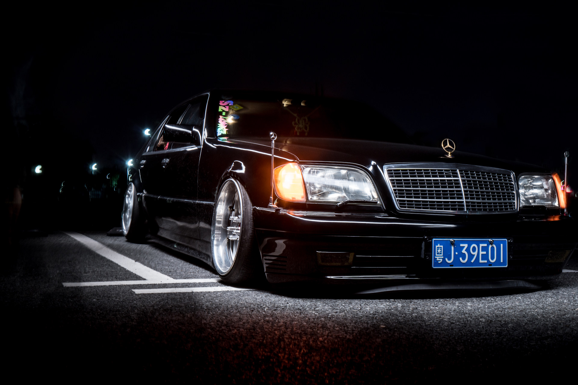 Мерс кабан. Mercedes w140. Mercedes w140 Yakuza. Mercedes w124 и w140. Mercedes Benz s600 w140 stance.