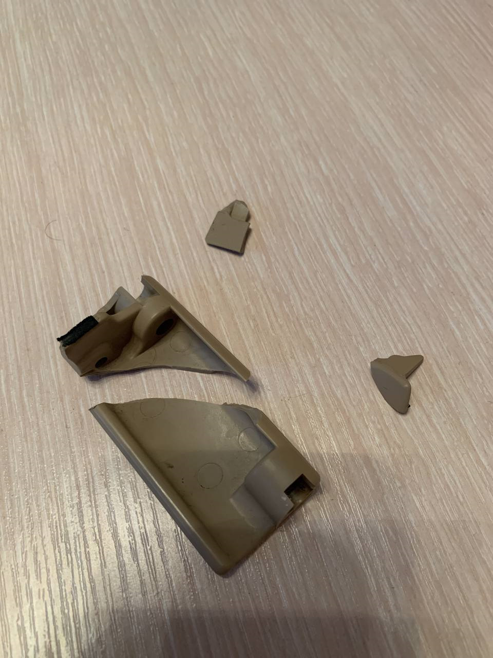 Ручка складывания центральной секции заднего сидения — Lexus RX (2G), 3 ...