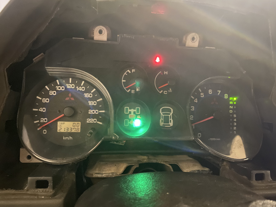 Перестало гореть одно колесо на панели приборов — Mitsubishi Pajero (3G ...