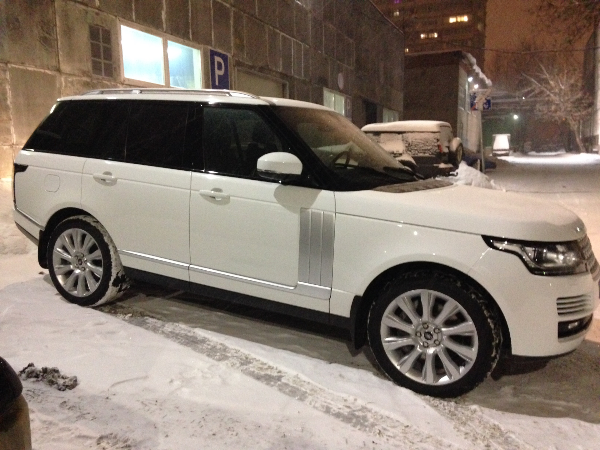 Range Rover 2013 белый с чёрной крышей