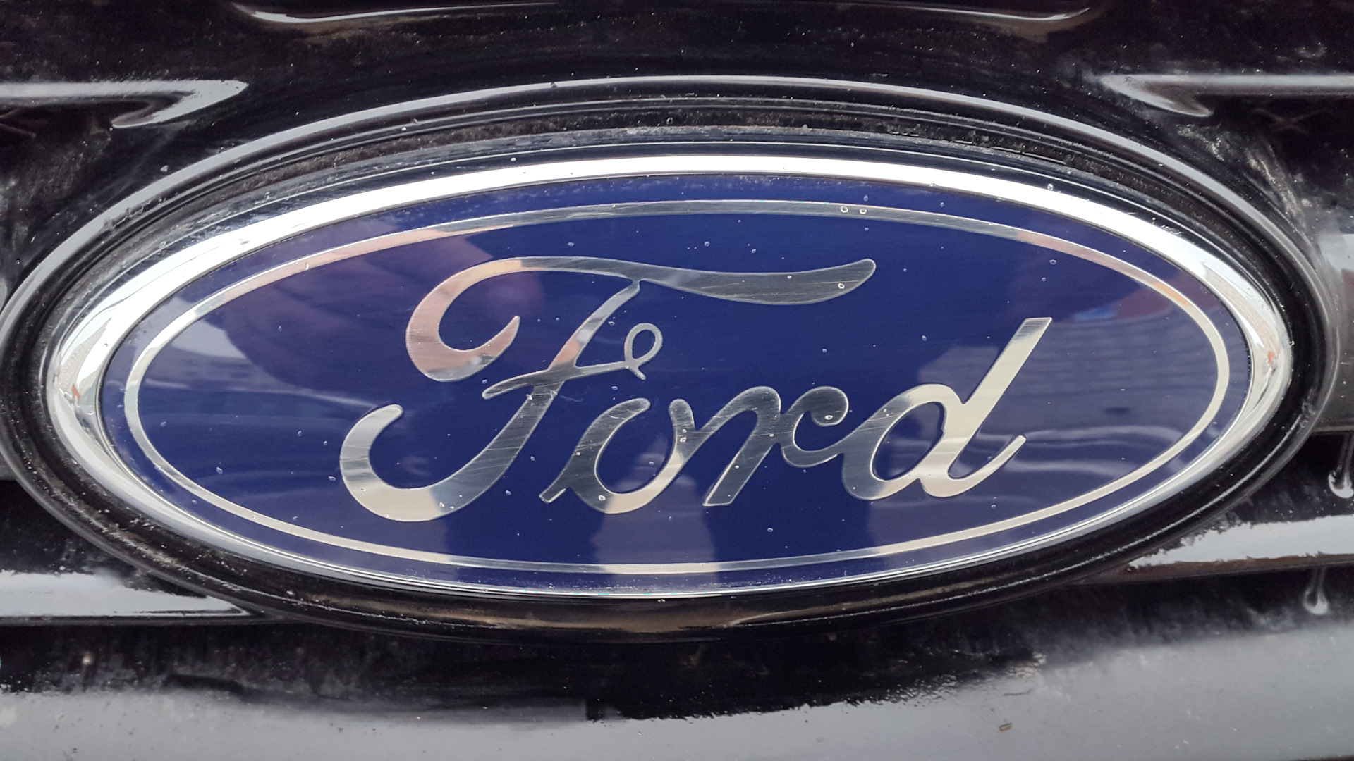 форд эксплорер логотип. значок форд фокус 2 хэтчбек. как снять эмблему форд. как снять эмблему форд. задняя эмблема форд фьюжн 2008.