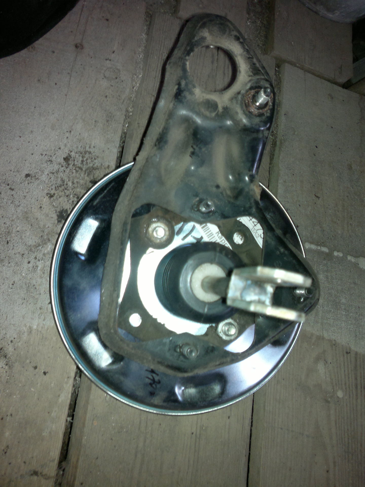 Вакуум пассат б3. Vw passat b3 тормозная система. Вут пассат б3. Вакуумный усилитель тормозов фольксваген т3 068145101. Тормозной вакумник на пасад б 3.