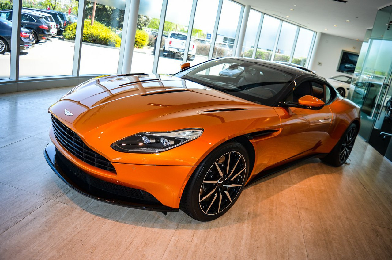 Aston Martin db11 Orange