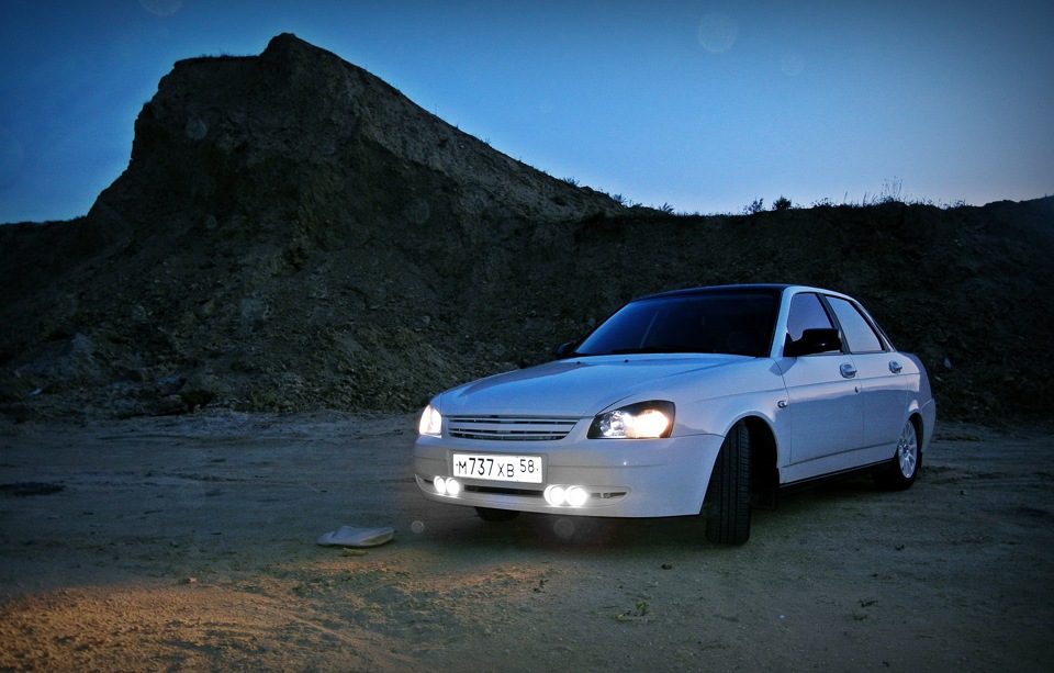 Lada Priora белая