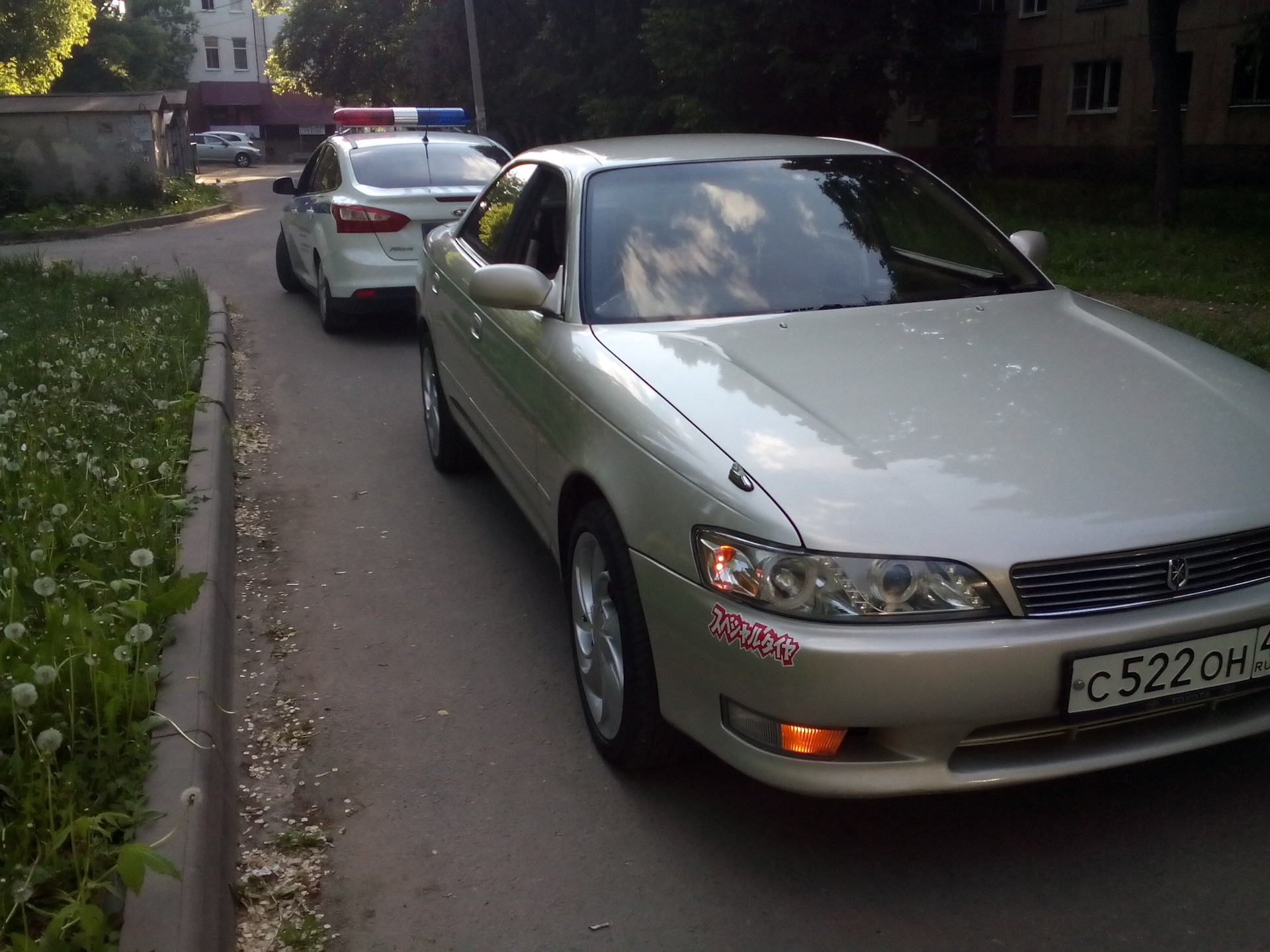 авария во дворе жилого дома! — Toyota Mark II (90), 2,5 л, 1994 года | ДТП  | DRIVE2