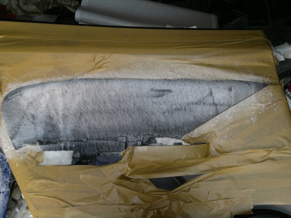 Наносим клей. — Honda Civic Hatchback (8G)