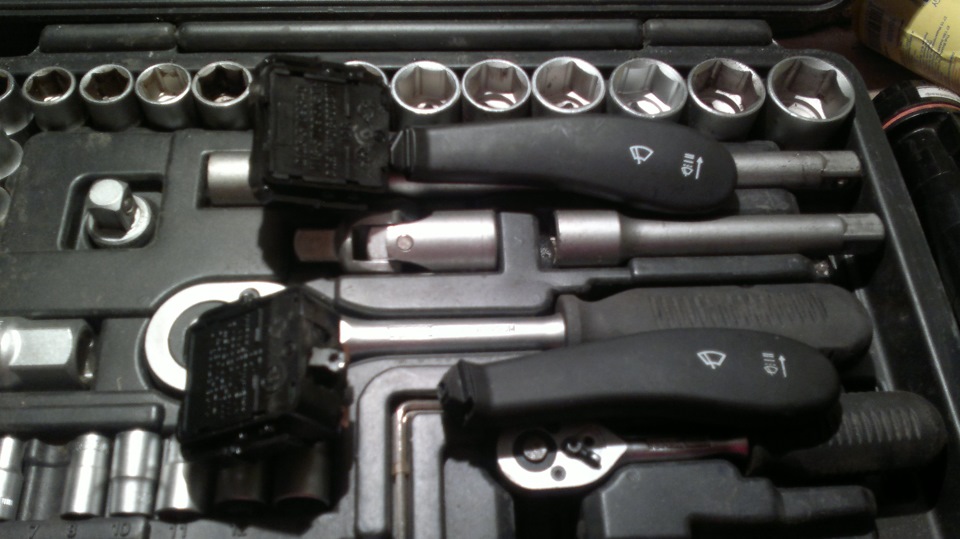 Сломался на руле рычаг включения дворников — Chevrolet Niva (1G), 1,7 л ...