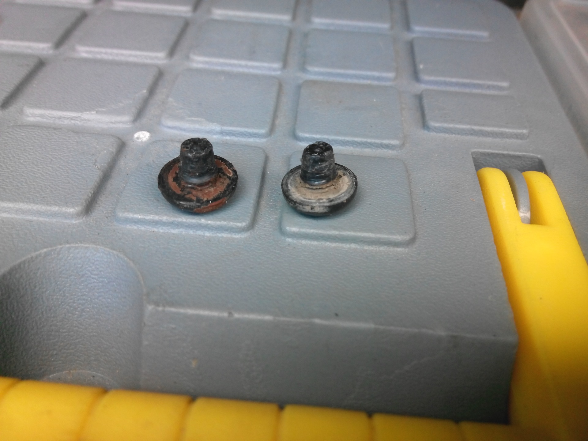 Кузов — 30. Шприцовка петель, шприц всё. — УАЗ Patriot, 2,7 л, 2014 ...