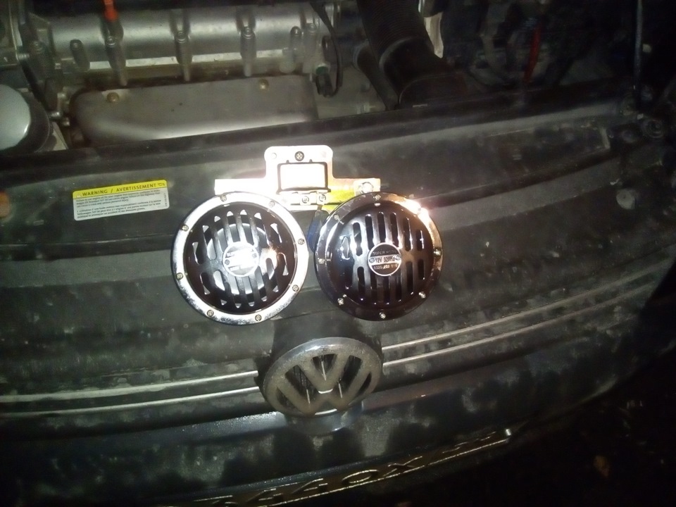 Клаксон Hella super horn 3000 — Volkswagen Polo Sedan, 1,6 л, 2012 года ...