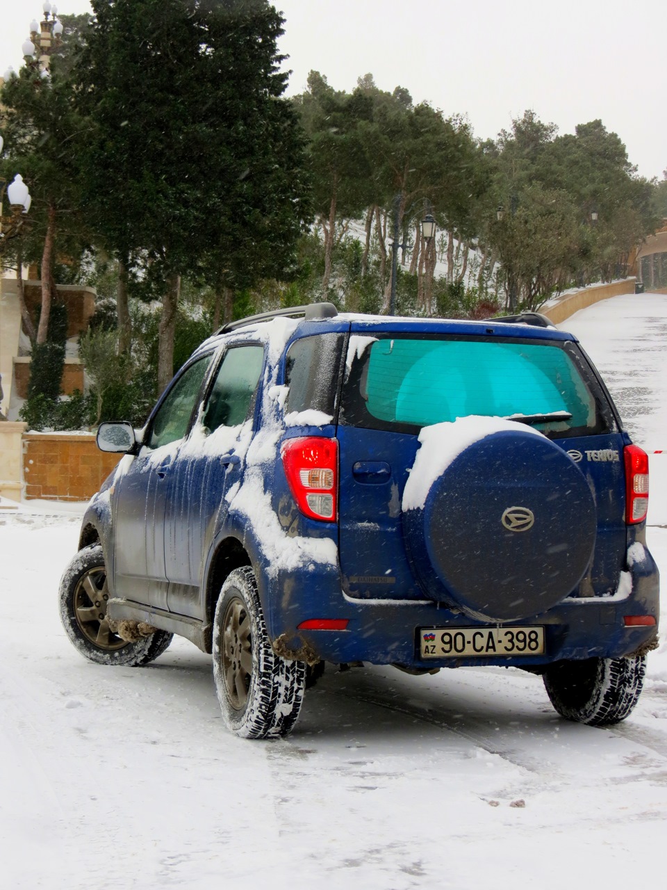 зима в Баку — Daihatsu Terios (2G), 1,5 л, 2007 года | фотография | DRIVE2