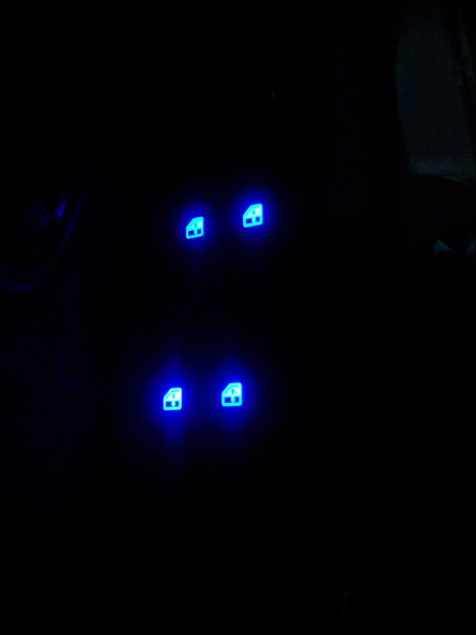 Подсветка кнопок киа. Подсветка кнопок Киа спектра. Подсветка кнопок салона Hover h3 2010. Подсветка кнопок салона JAC т8. Подсветка клавиш кия спектра.
