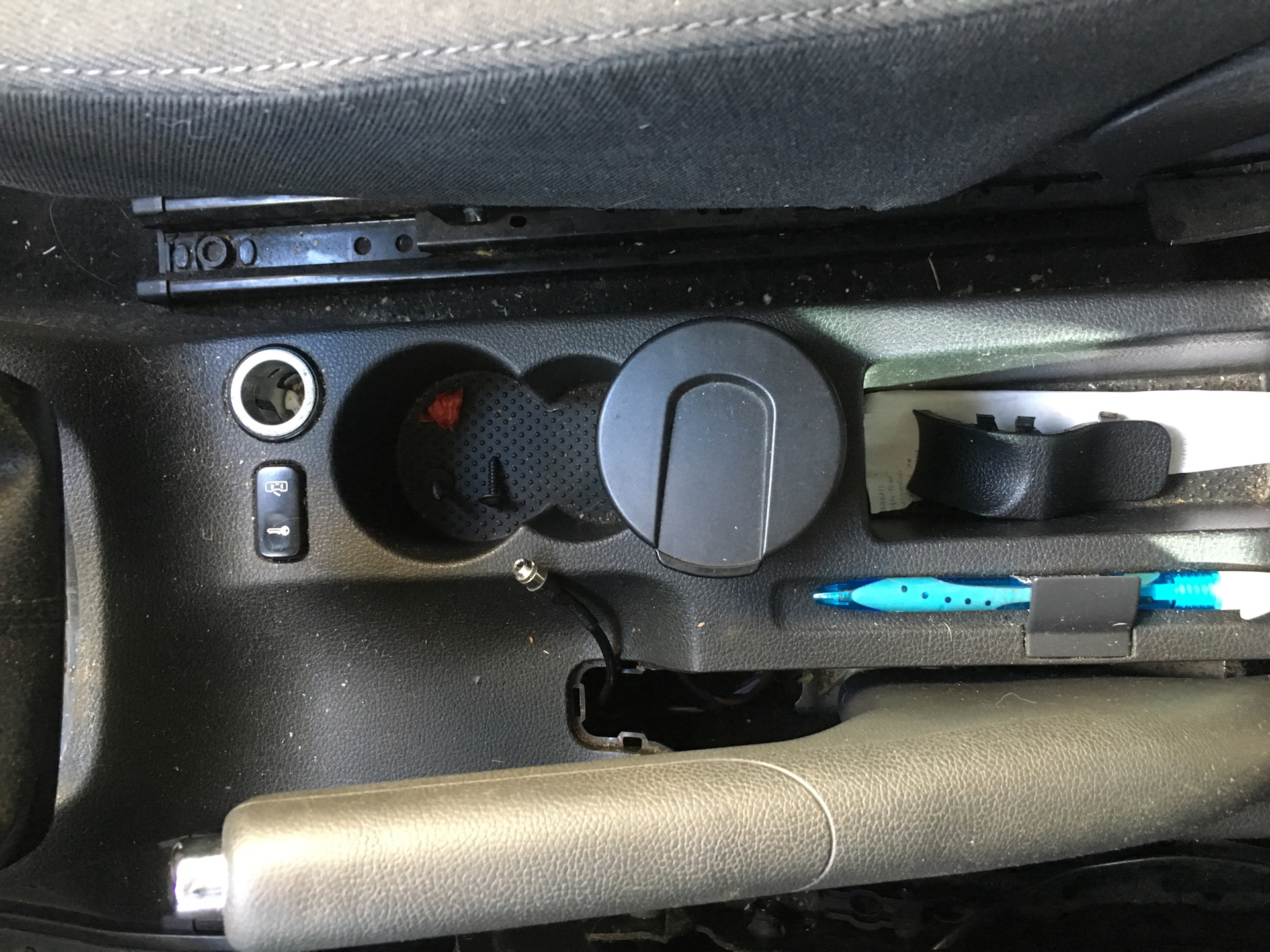 Шкода аукс. Aux Skoda Yeti. Аукс на Шкода етти. Разъем aux для Skoda Yeti. Aux адаптер для Skoda Yeti 2012.