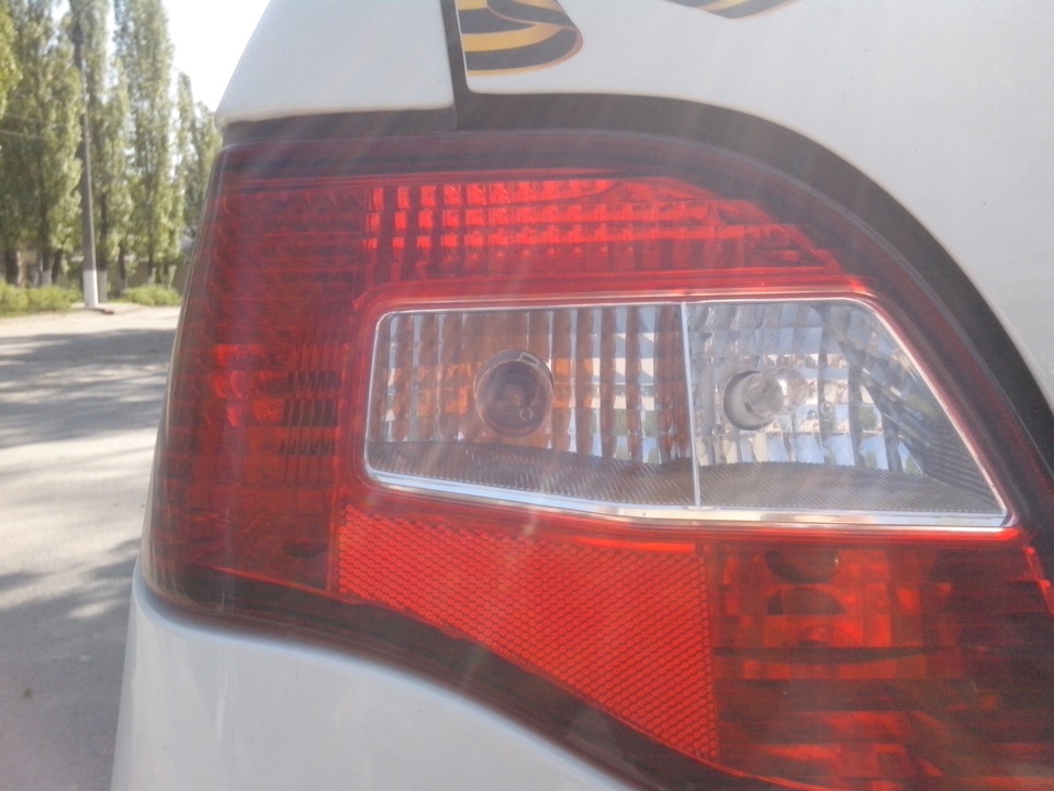 ТО 50т.км, и клеем бронированную пленку за задние фары. смотрите ...