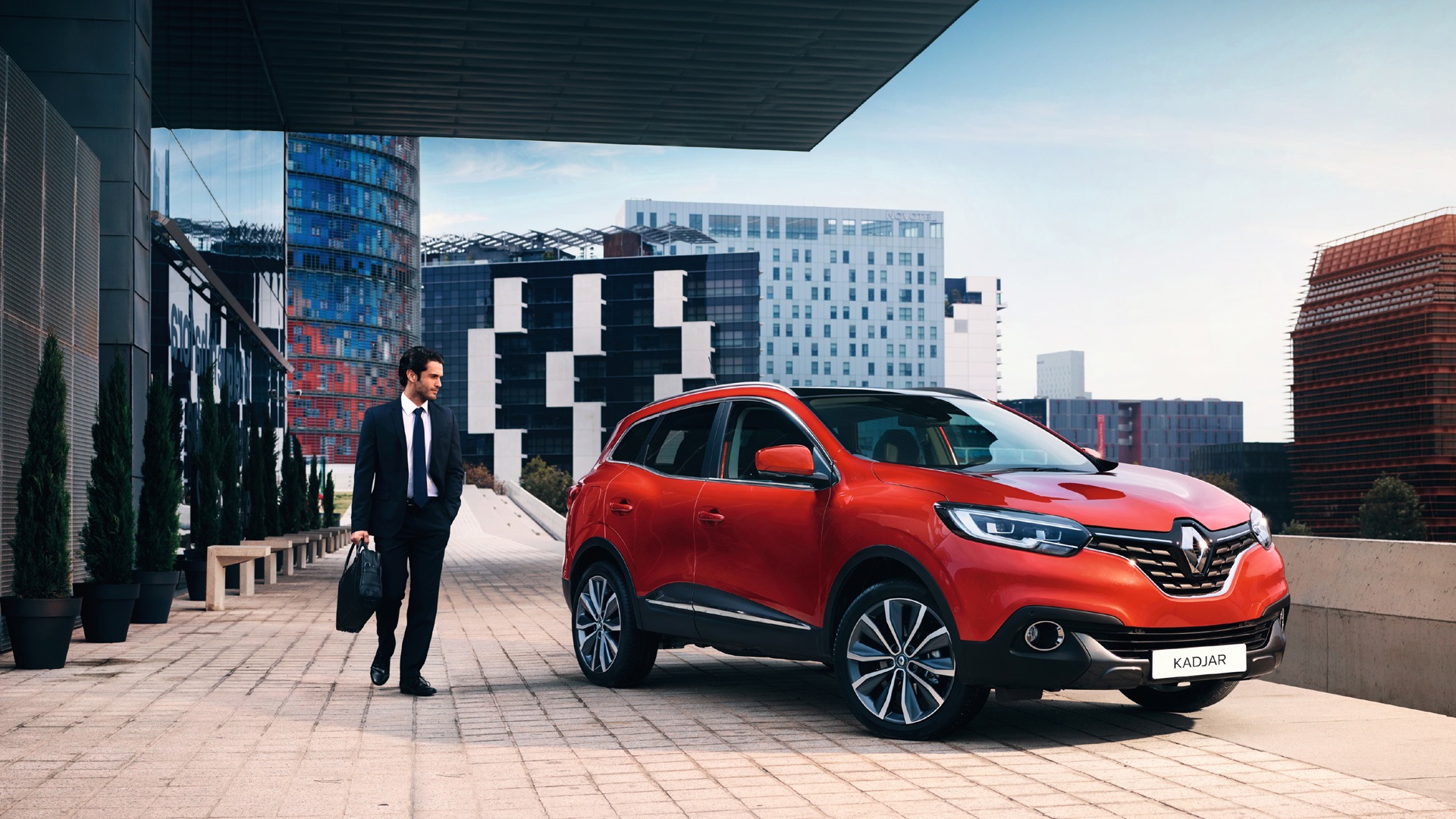 Renault drive. Рено Кадьяр полный привод. Рено 2018 года выпуска. Рено Актив автосалон. Рено 192.