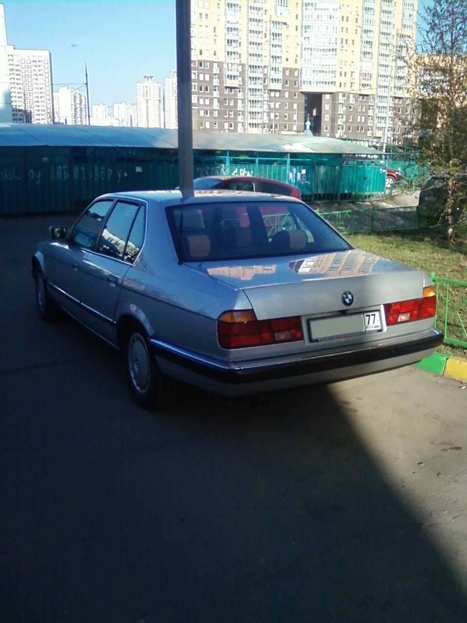 Интересное в Москве: БМВ Е32 во дворе дома. — Jaguar XJ6 (XJ40), 3,2 л,  1994 года | наблюдение | DRIVE2