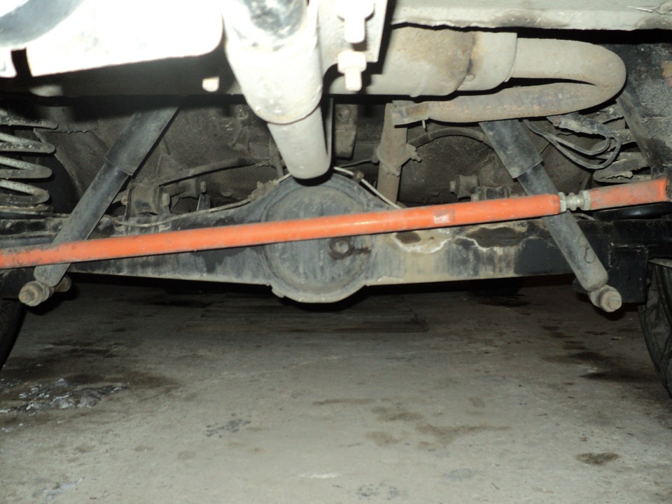Тяги заднего моста ваз 2107. Передняя поперечная тяга land cruiser 80. Поперечная тяга на мосту. Регулируемая панара ваз 2107. Тяга панара ваз 2106.