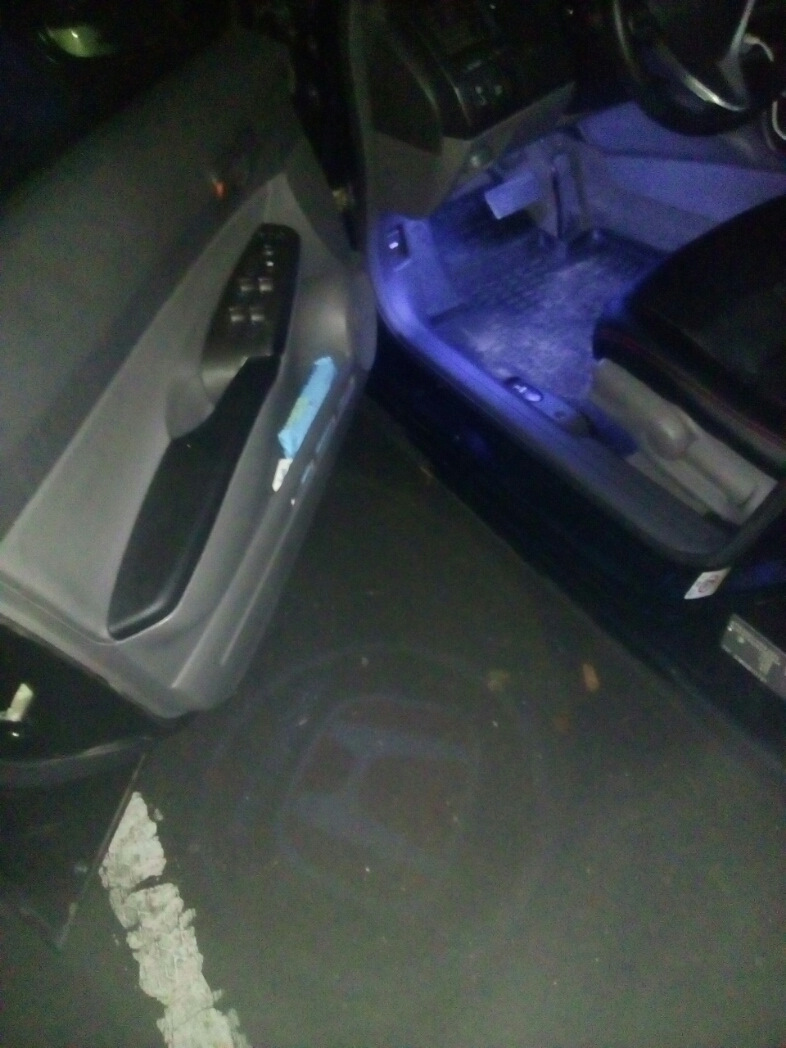 Подсветка в ноги при открытии двери — Honda Civic 4D (8G), 1,8 л, 2008 ...