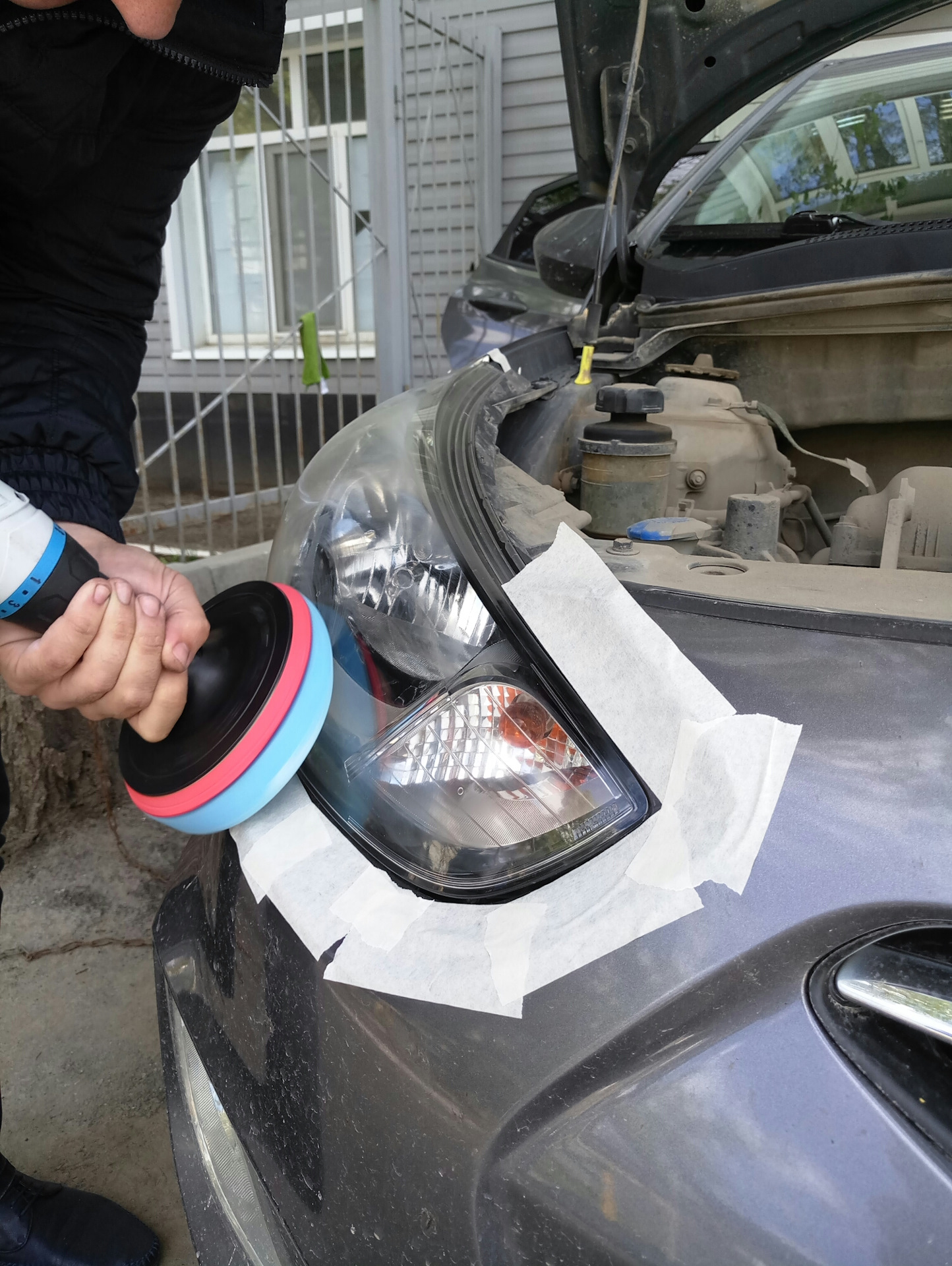 Полировка фар авто. Полировка фар каким кругом. Полироль для фар 3м. Машинка для полировки фар. Шлифовка фар автомобиля.