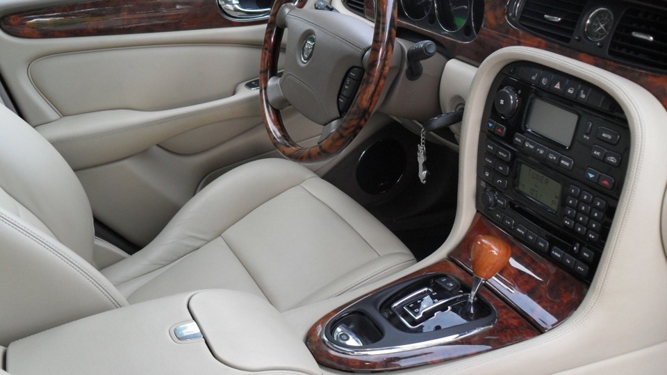 Jaguar XJ 2006 салон