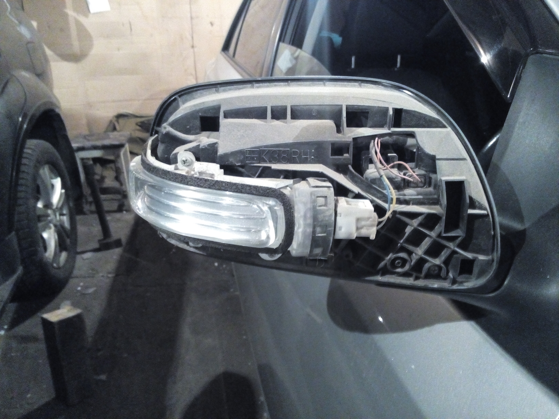 Как разобрать зеркало на королле Крышка бокового зеркала - Toyota Allion (T260), 1,8 л, 2007 года кузовной ремонт