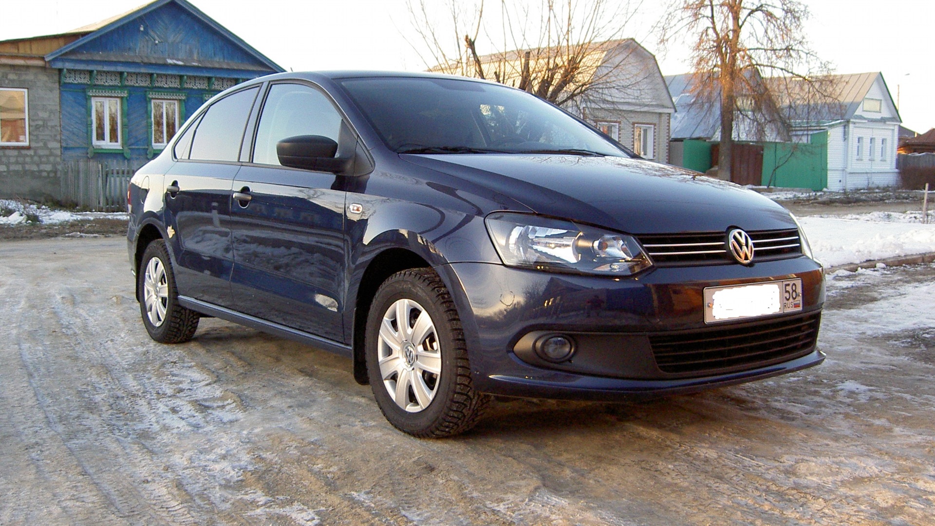 Volkswagen Polo 2011 темно синий