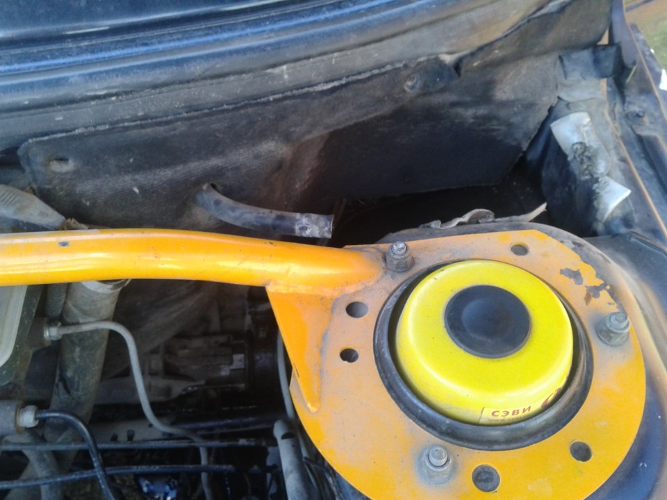 Лопнул расширительный бачок — Lada 21124, 1,6 л., 2005 года | своими ...