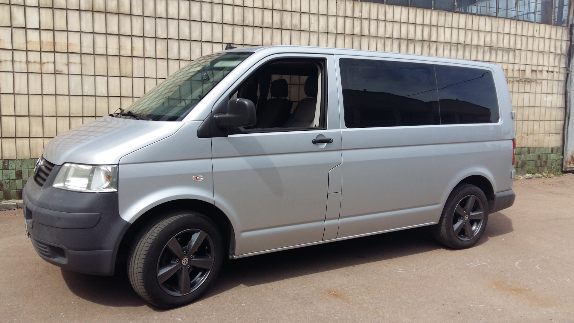 Фольксваген т5 1.9 дизель. T5 Транспортер 225 65 r17. Volkswagen Transporter t5 диски. VW Transporter r17. VW t5 r17.