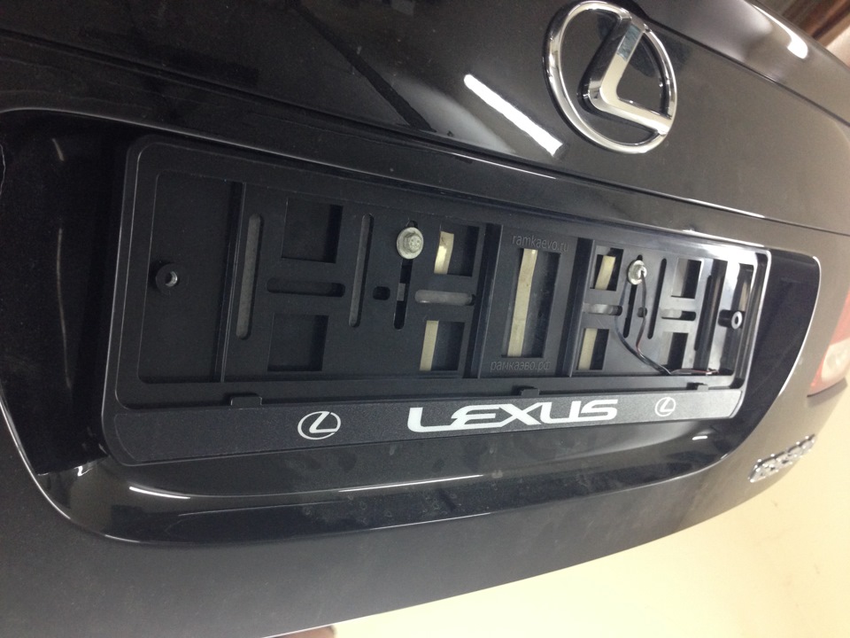 Рамки lexus. Рамка номера Lexus nx2. Номерные рамки Lexus. Рамка под номер Лексус LX передний. Номерные рамки на Лексус es250.