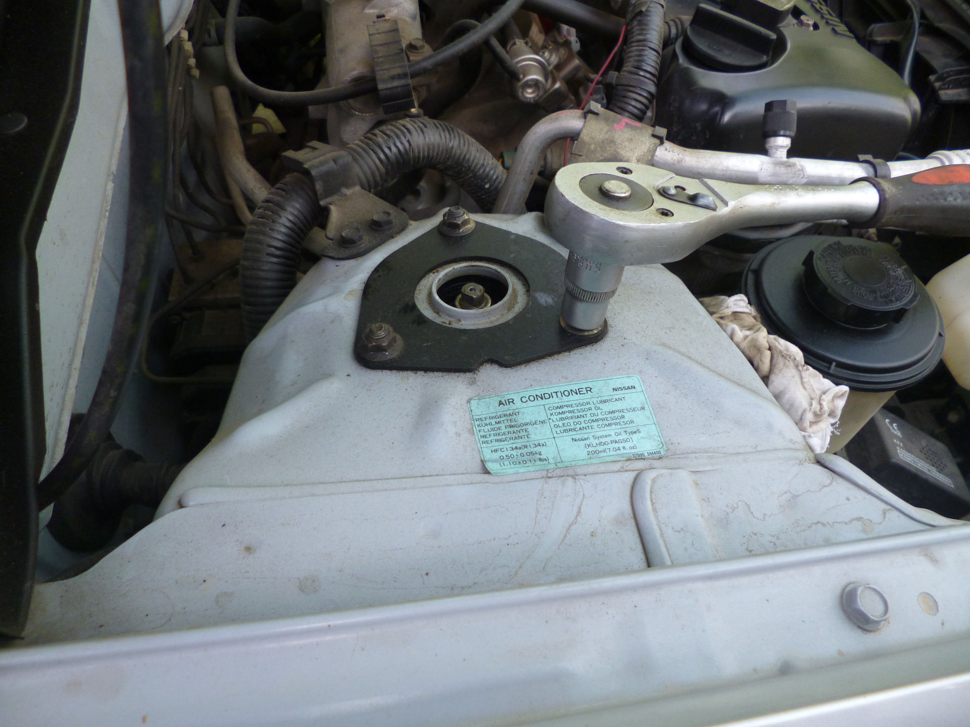 Замена пыльника и отбойника переднего амортизатора. — Nissan Almera II ...