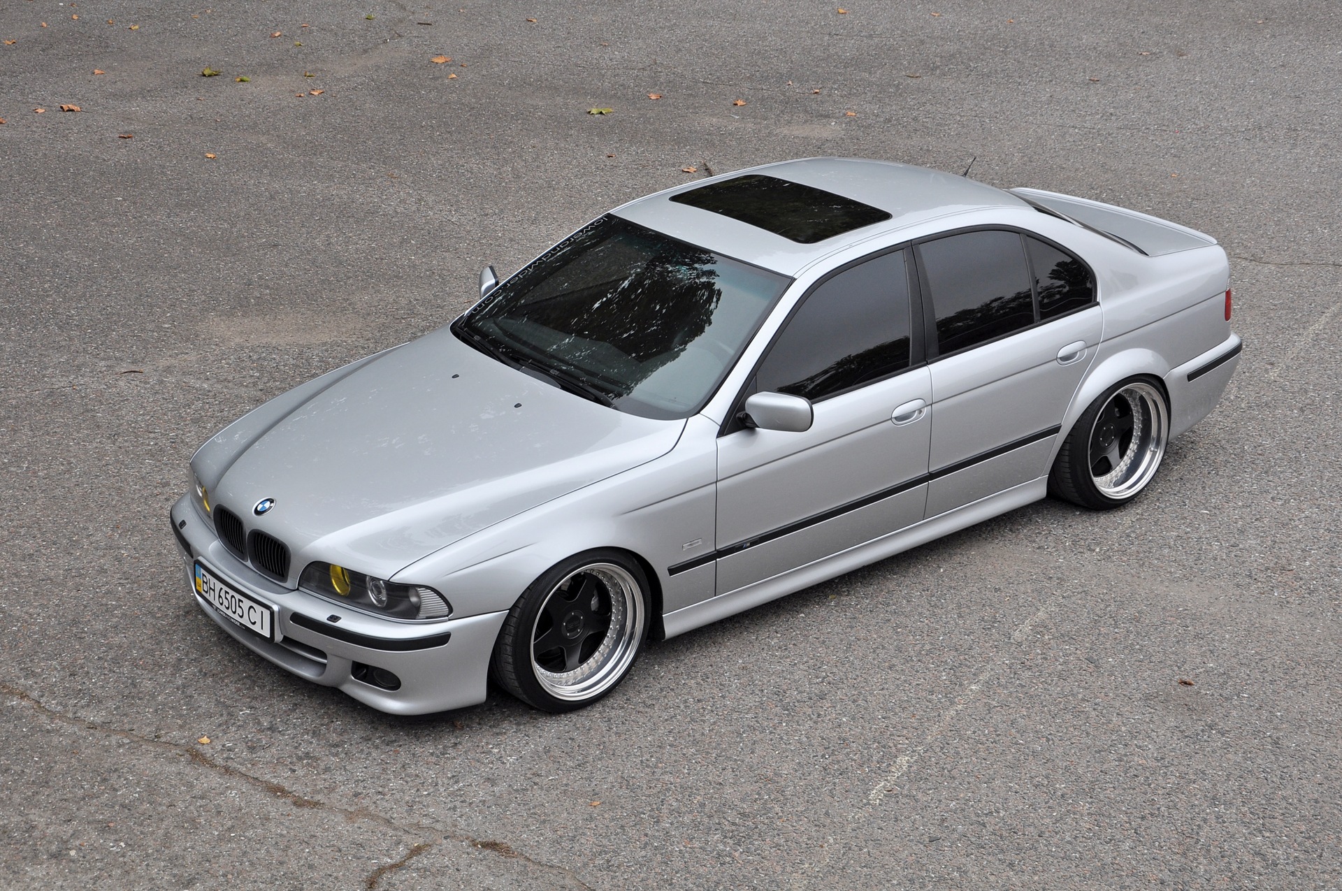 E tuning. BMW e39 5.5. BMW e39 Tuning. BMW e39 m5 Grey. БМВ е39 серая.