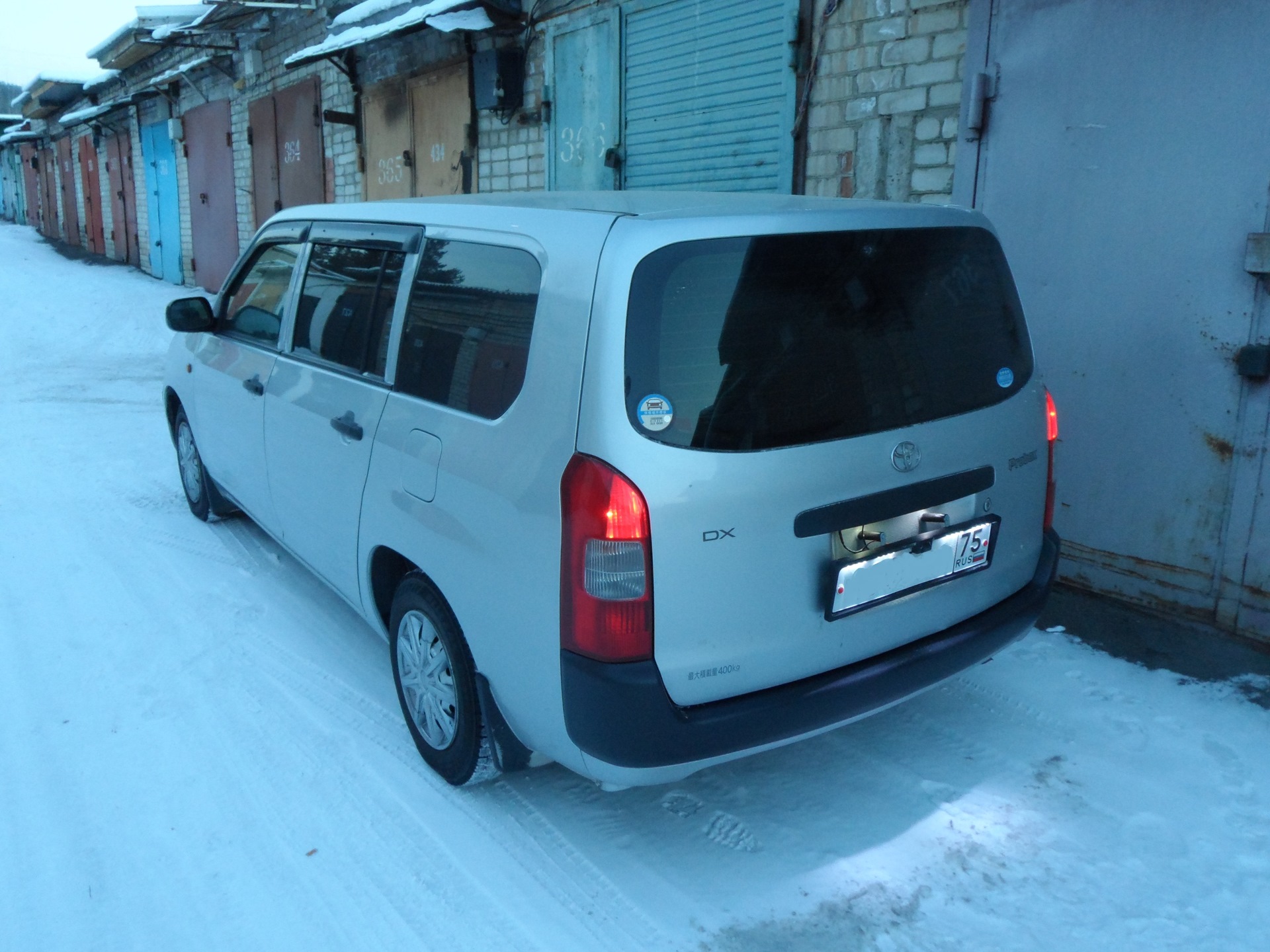 Пробокс панель. Toyota Probox 2011. Тойота Пробокс в тонировке. Тойота Пробокс 2002 ььообьор. Тойота Пробокс серебристая.