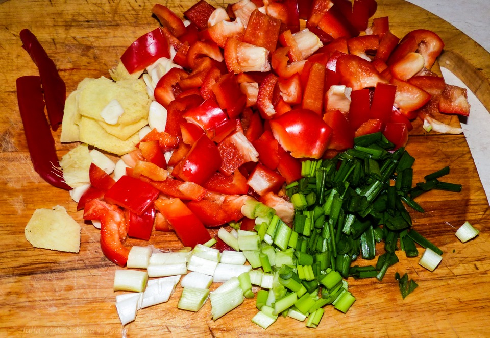 курица гунбао рецепт китайская кухня. 7f8b402s 960. курица гунбао рецепт китайская кухня фото. курица гунбао рецепт китайская кухня-7f8b402s 960. картинка курица гунбао рецепт китайская кухня. картинка 7f8b402s 960. На подходе восточный новый год, а я как раз освоила ну очень вкусное и несложное сычуаньское блюдо. Ему, конечно, положено быть адски острым, но я, конечно, делала не адски, а чтобы ребенок мог есть :) Считается, что блюдо получило название от титула его изобретателя, а изобрели его аж в XIX веке.