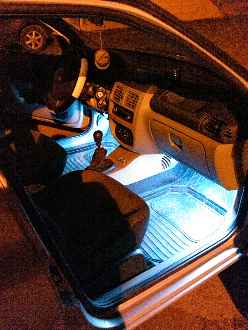 Подсветка в салон. — Renault Symbol, 1,4 л, 2003 года | своими руками ...