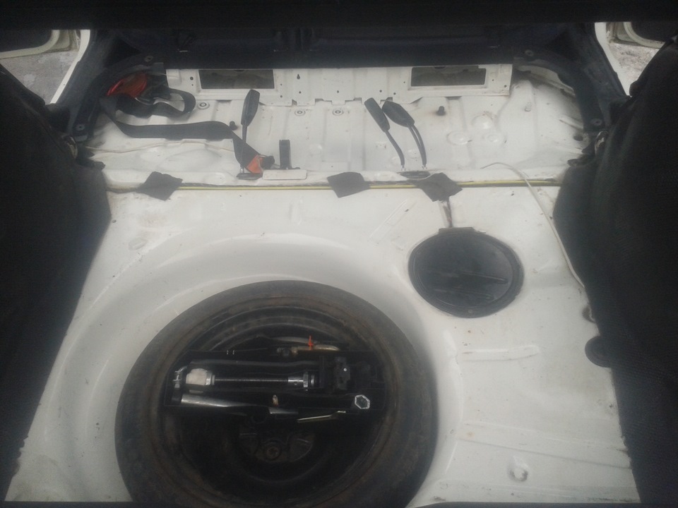 +наборчик инструмента — Volkswagen Golf Mk3