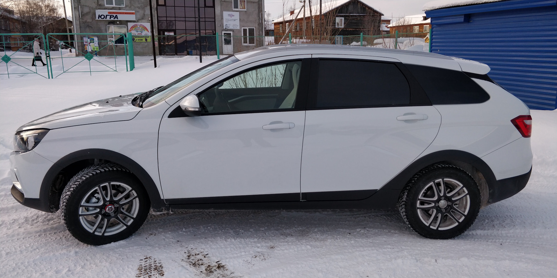 Добавляем "Черные штрихи на белый фон" — LADA Vesta SW Cross, 1,8 л ...