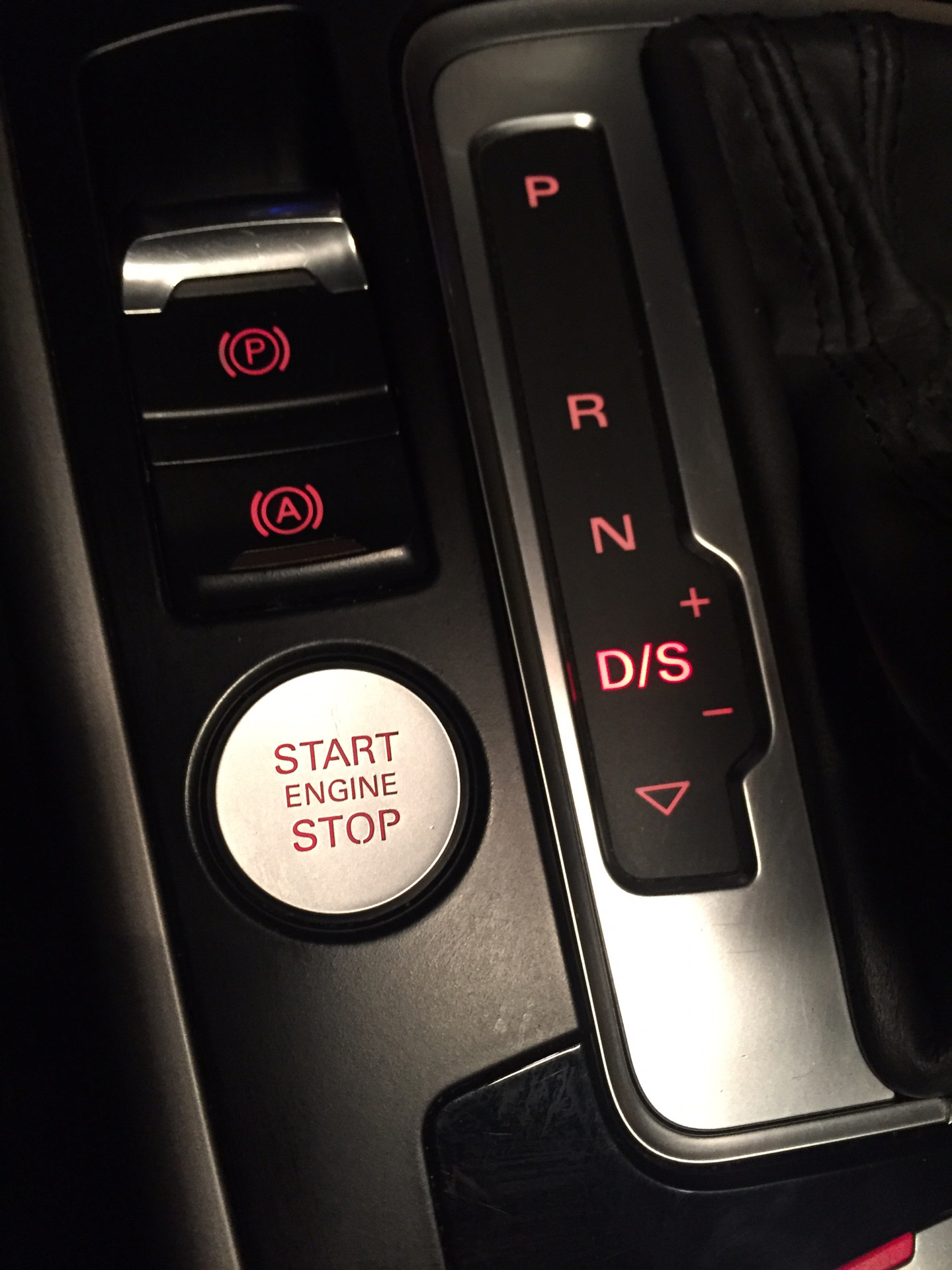 Отключить старт стоп ауди. Кнопка старт стоп Ауди а4 б8. Кнопка старт стоп Audi a4 b8. Audi a4 b8 управление кнопки. Кнопка Side Assistant Audi a4 b8.
