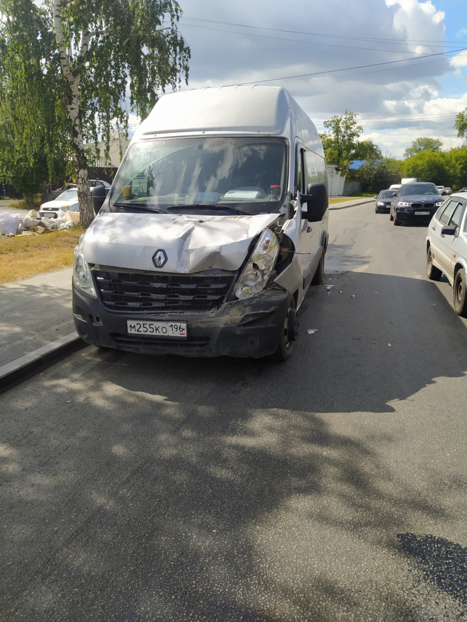 Беда не соблюдения дистанци🧟‍♂️ — Renault Master (3G), 2,3 л, 2013 года |  ДТП | DRIVE2