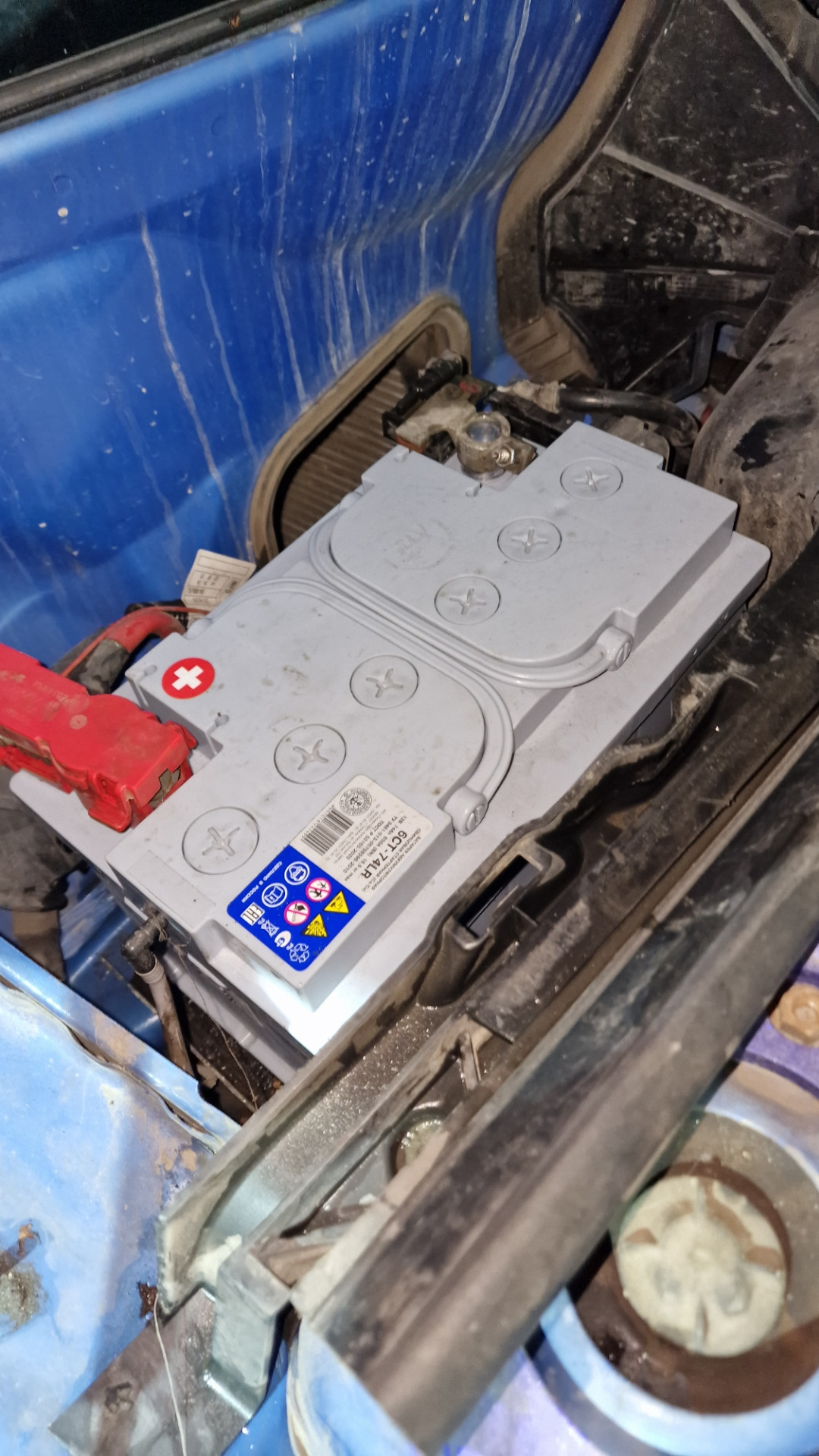 Замена АКБ — MINI Countryman (1G), 1,6 л, 2011 года | своими руками ...