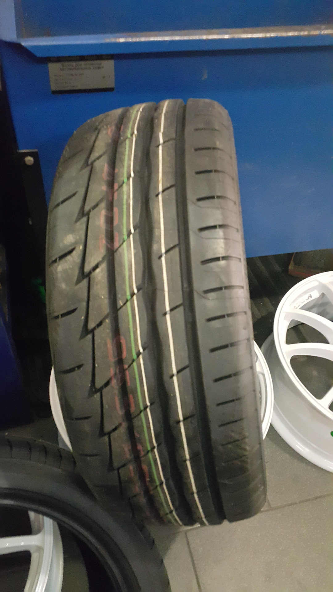 Купить Bridgestone Potenza Adrenaline 205 55 16