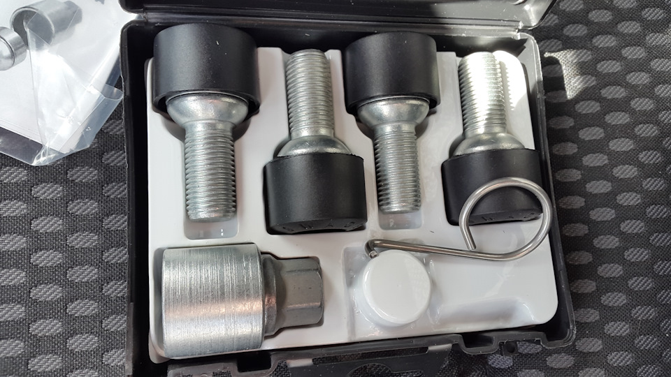 1K0698137 Комплект колесных болтов с секреткой VAG | Запчасти на DRIVE2