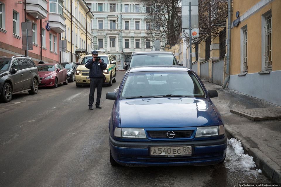 Авто с зелеными полосками