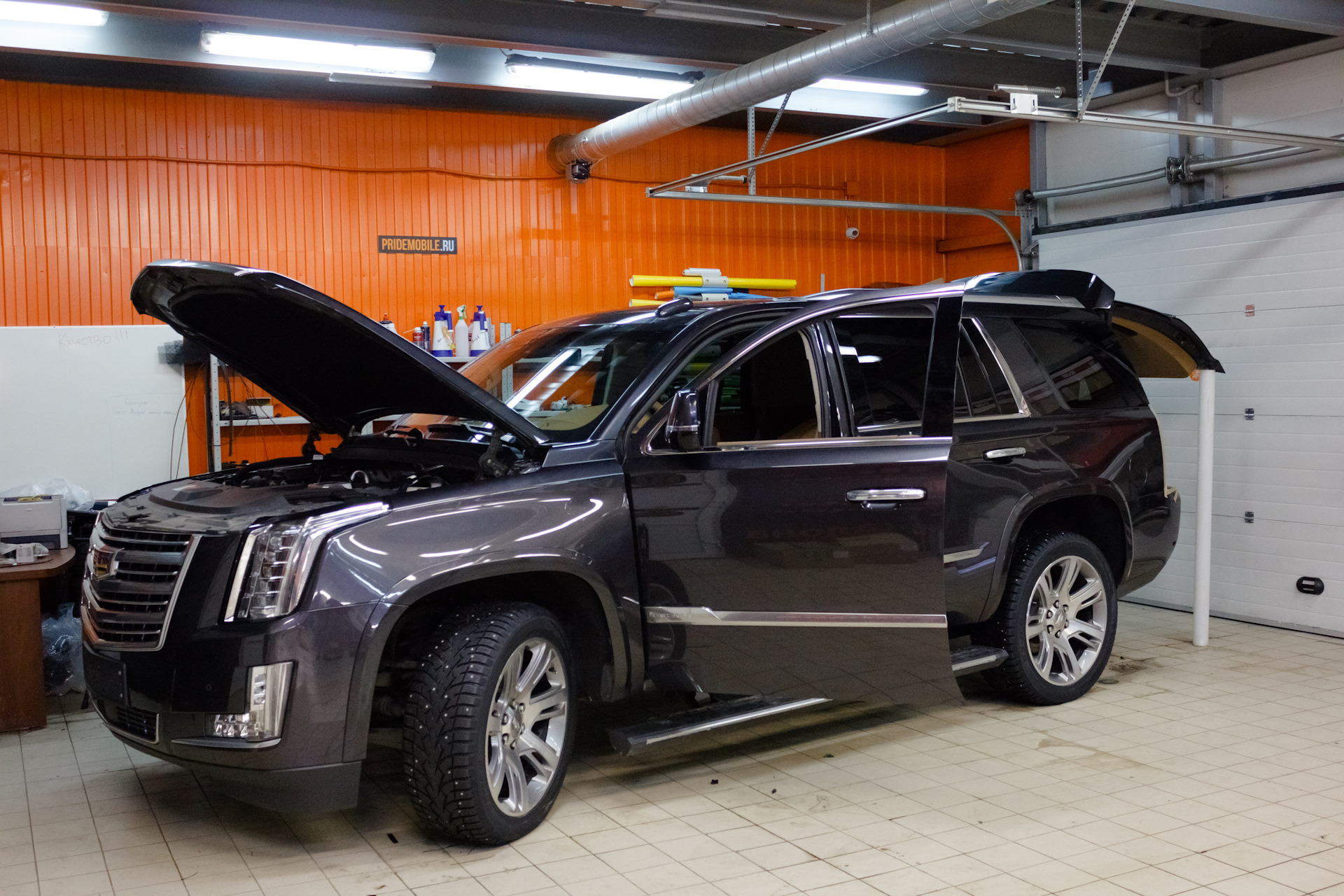 Ford Escalade 2