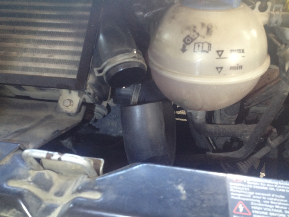 патрубок надува интеркуллера — Volkswagen Transporter T4, 2,5 л, 2002 ...